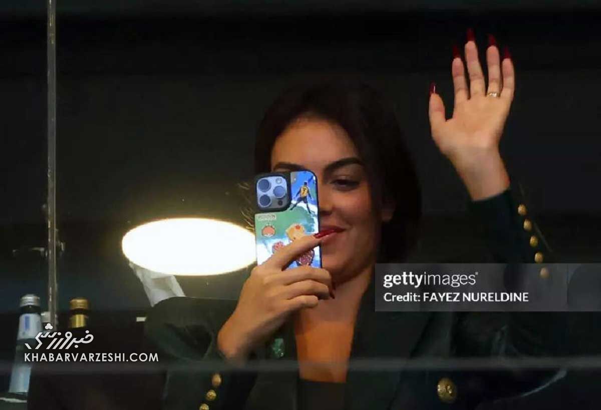 قاب آیفون جورجینا شکار شد/ سلیقه نامزد رونالدو، سوژه عکاسان!