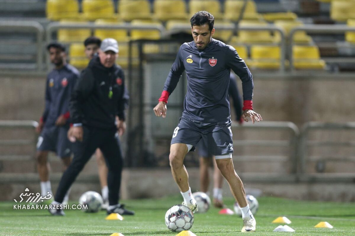 تصاویر| چهره برزیلی لابهلای پرسپولیسیها پا به توپ شد!