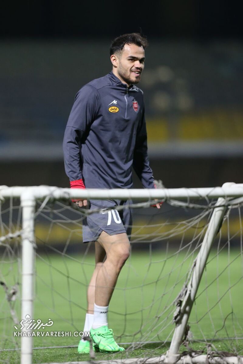 تصاویر| چهره برزیلی لابهلای پرسپولیسیها پا به توپ شد!