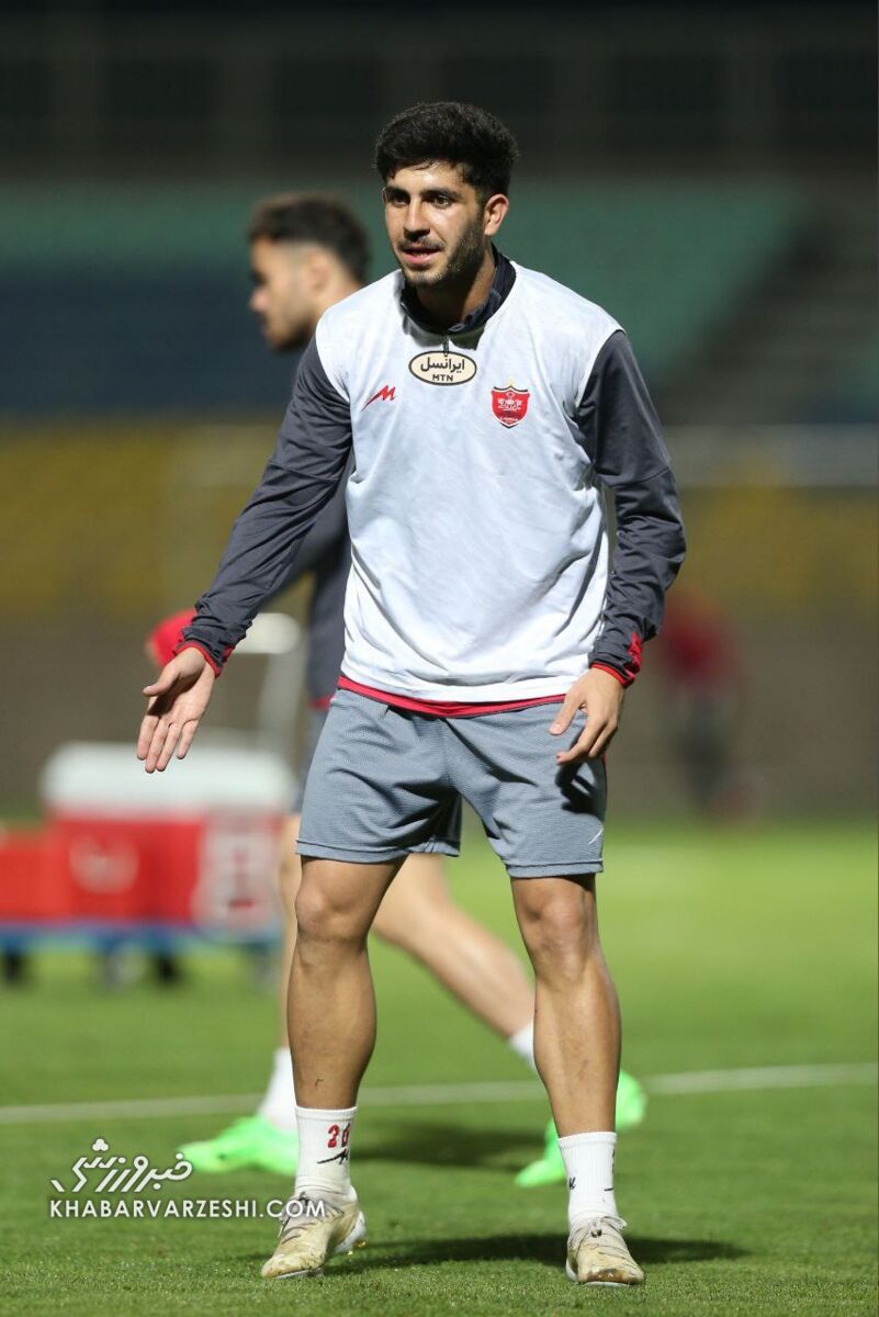 تصاویر| چهره برزیلی لابهلای پرسپولیسیها پا به توپ شد!