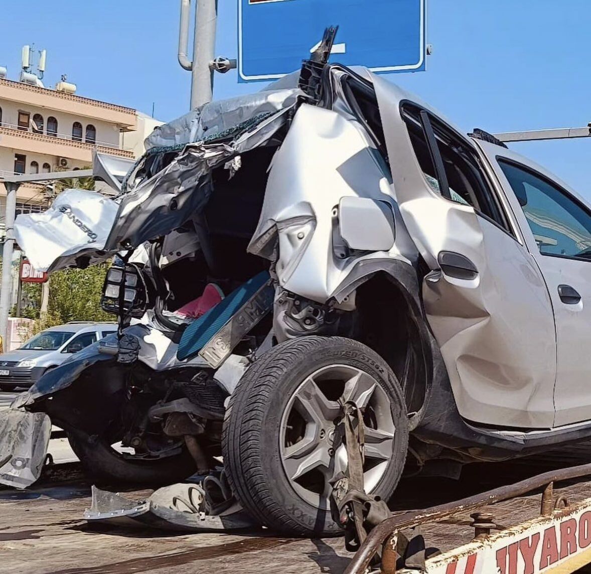 عکس| تصادف شدید ستاره ایرانی/ خطر از بیخ گوش بردیا سعادت گذشت!