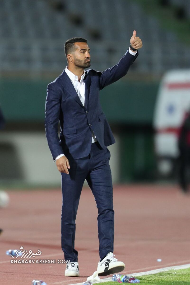 عکس| ژستهای جالب خوشتیپترین مربی ایران کنار زمین