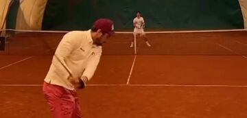 ویدیو| لحظاتی تماشایی از ترکیب ورزش‌های تنیس و گلف!