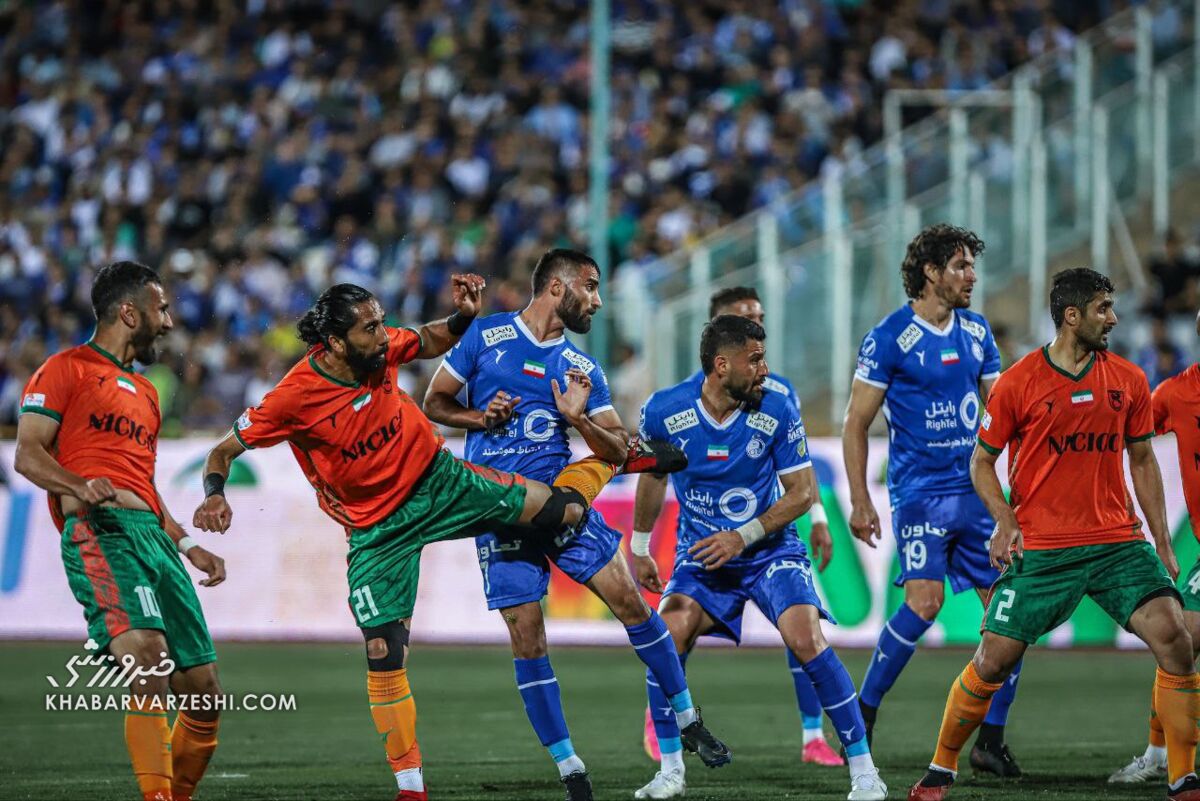 استقلال در مسیر قهرمانی لغزید/ تیم نکونام حاشیه امن با پرسپولیس را از دست داد