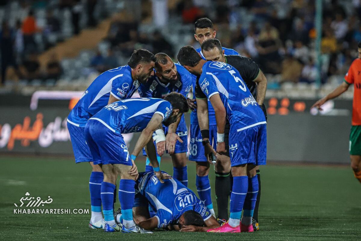 هشدار پیشکسوت استقلال به نکونام؛ یک امتیاز فاصله با پرسپولیس شکننده است/ همهتان در قبال هواداران مسئولید هشدار پیشکسوت استقلال به نکونام؛ یک امتیاز فاصله با پرسپولیس شکننده است/ همهتان در قبال هواداران مسئولید