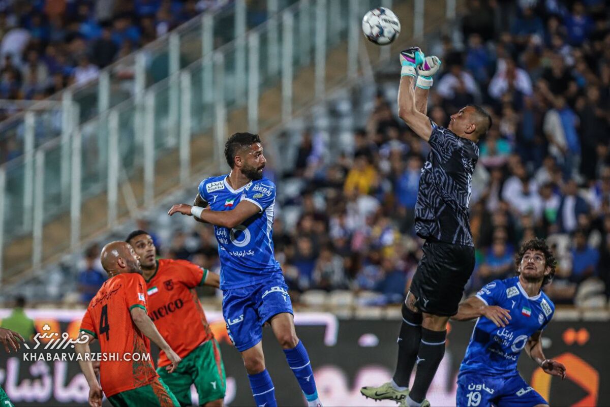 چه گلهای بدی خوردند گلرهای سرخابی!/ بازی در تیم ملی برای کاپیتان سابق استقلال آمد نداشت! چه گلهای بدی خوردند گلرهای سرخابی!/ بازی در تیم ملی برای کاپیتان سابق استقلال آمد نداشت!