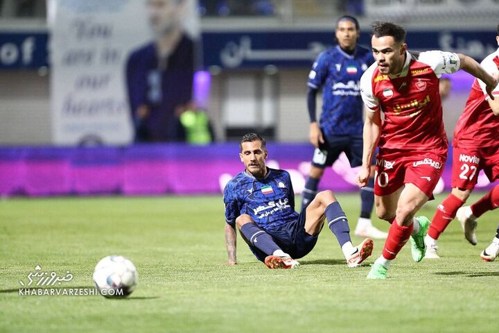 اوستون اورونوف؛ گلگهر - پرسپولیس