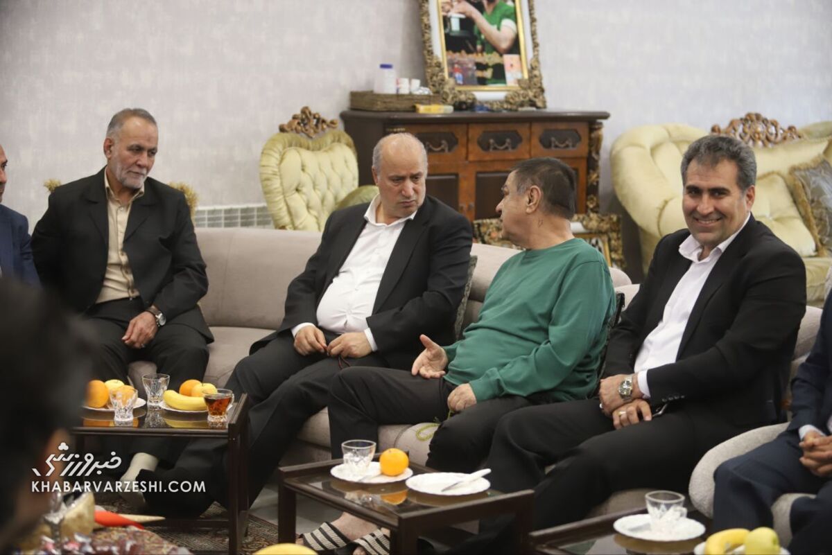 تصاویر| پیشکسوت محبوب فوتبال ایران سورپرایز شد