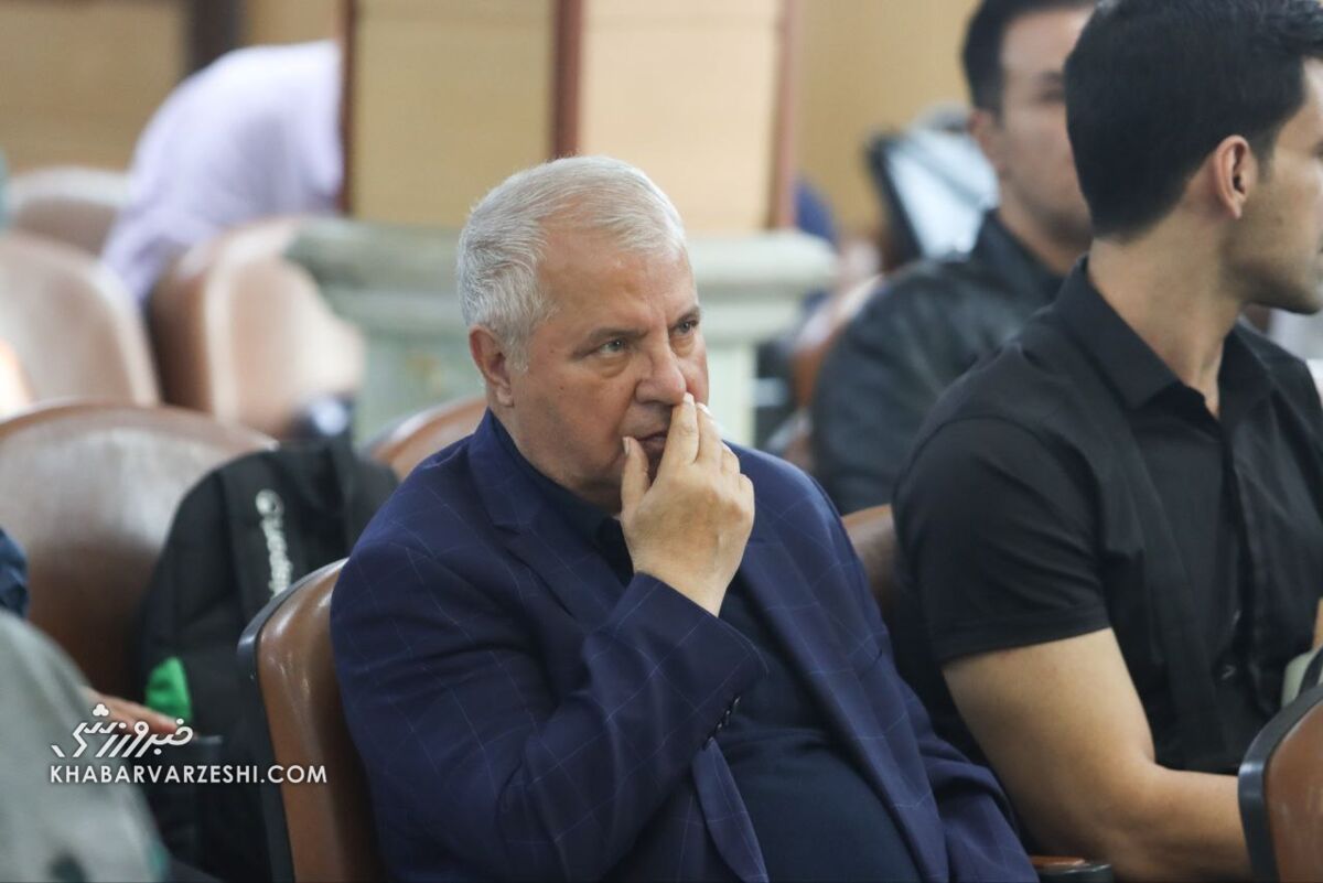 علی پروین: کشک یعنی چه؟ من از امروز مدیر فنی پرسپولیس هستم! علی پروین: کشک یعنی چه؟ من از امروز مدیر فنی پرسپولیس هستم!