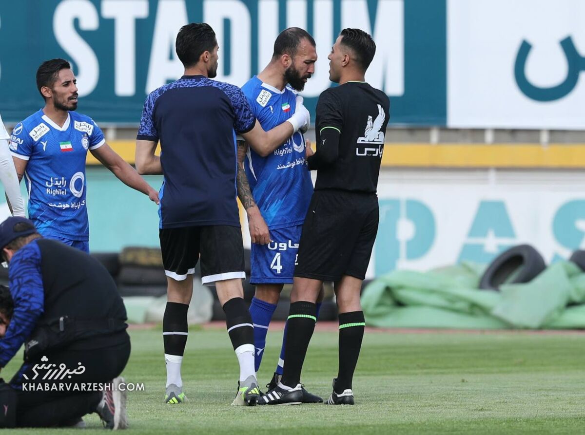 تکرار اشتباهات داوری برای استقلال دلیل دارد/ پرسپولیس ۳ امتیاز از صدر عقب است نه یک امتیاز/ حسینی دروازهبان بیتجربهای نیست تکرار اشتباهات داوری برای استقلال دلیل دارد/ پرسپولیس ۳ امتیاز از صدر عقب است نه یک امتیاز/ حسینی دروازهبان بیتجربهای نیست