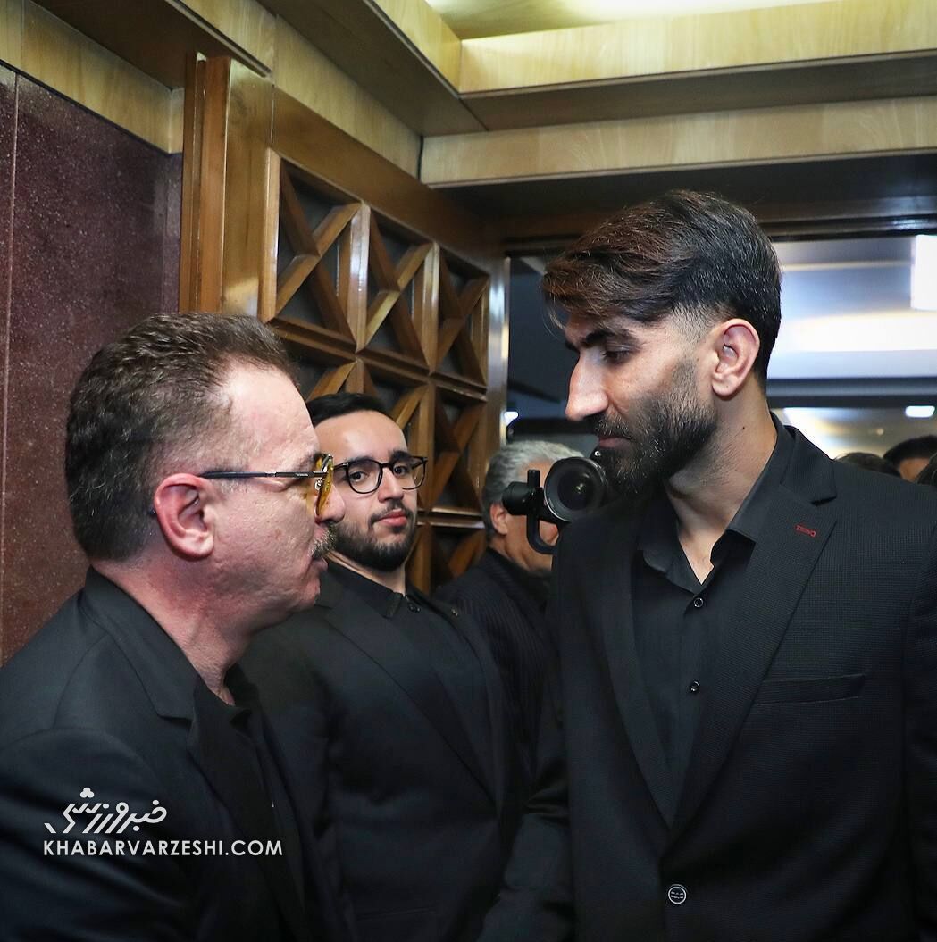 عکس| حضور فردوسیپور و چهرههای مطرح ورزشی در مراسم یادبود همسر مالک تراکتور