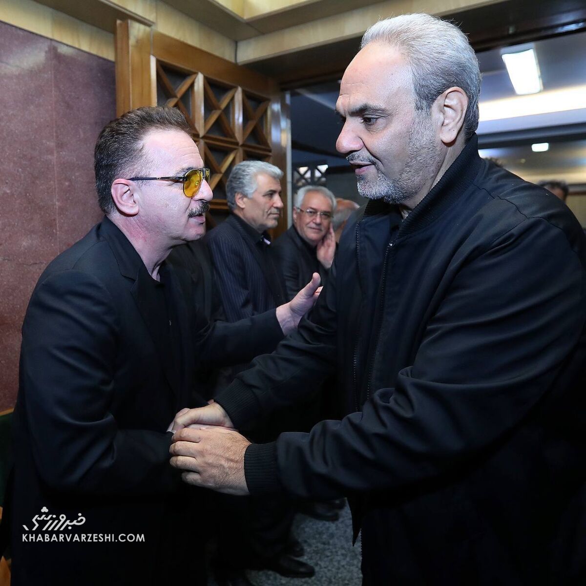 عکس| حضور فردوسیپور و چهرههای مطرح ورزشی در مراسم یادبود همسر مالک تراکتور