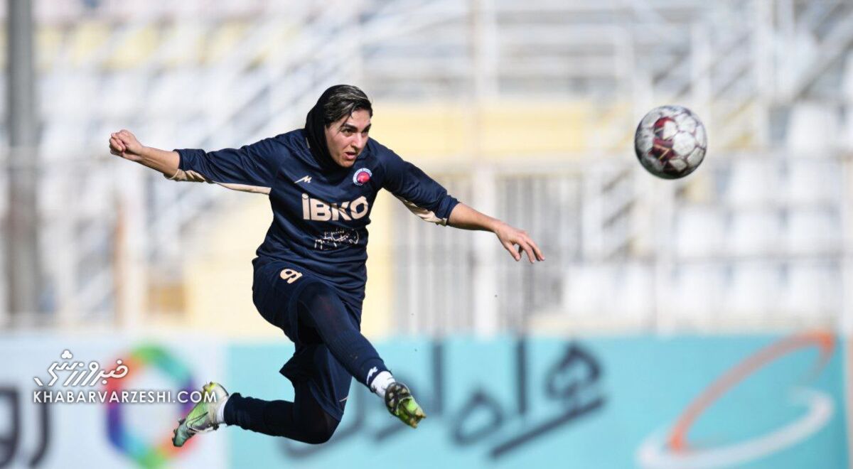 زهرا قنبری فوتبالیست است