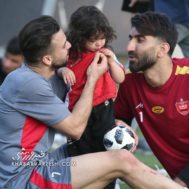 عکس| دختر بامزه سروش رفیعی مهمان تمرین پرسپولیس شد