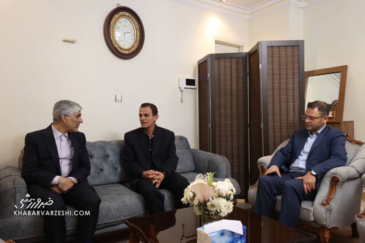 تصاویر| وزیر ورزش به خانه پیشکسوت عزادار رفت