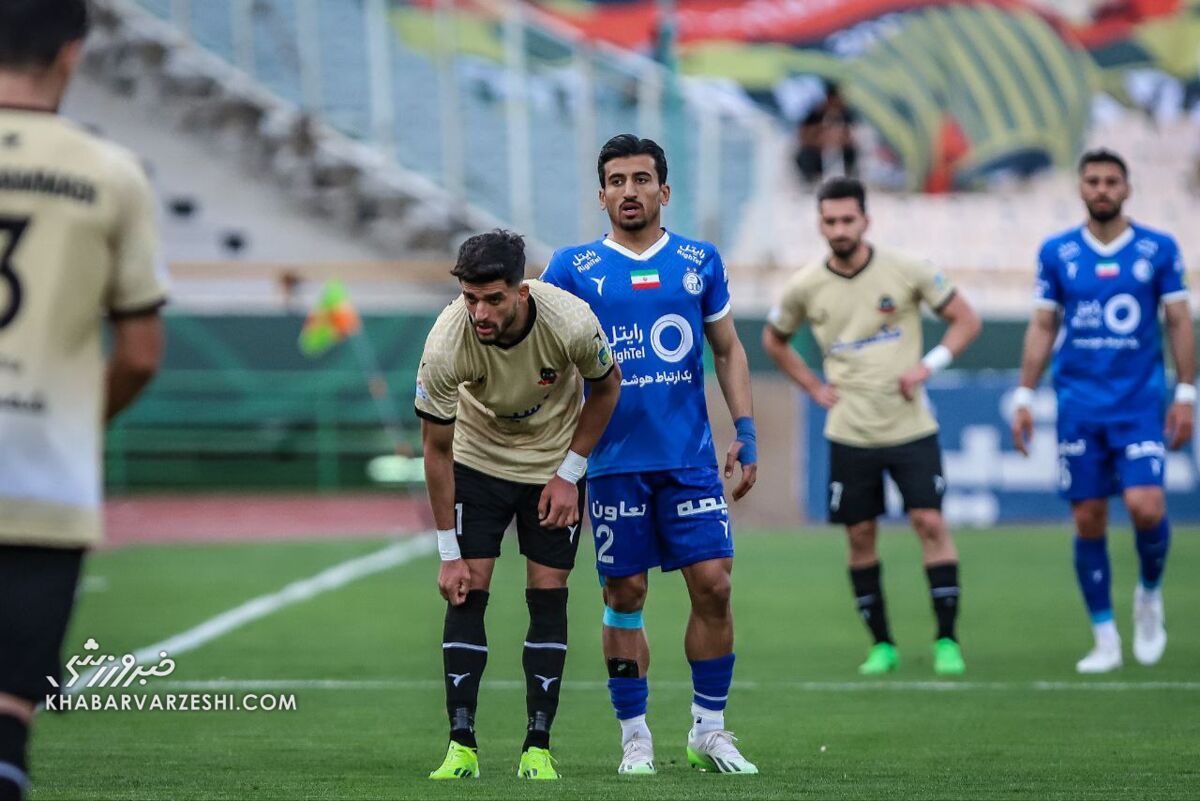 عکس| مدافع استقلال در آغوش غول بسکتبال گم شد! عکس| مدافع استقلال در آغوش غول بسکتبال گم شد!