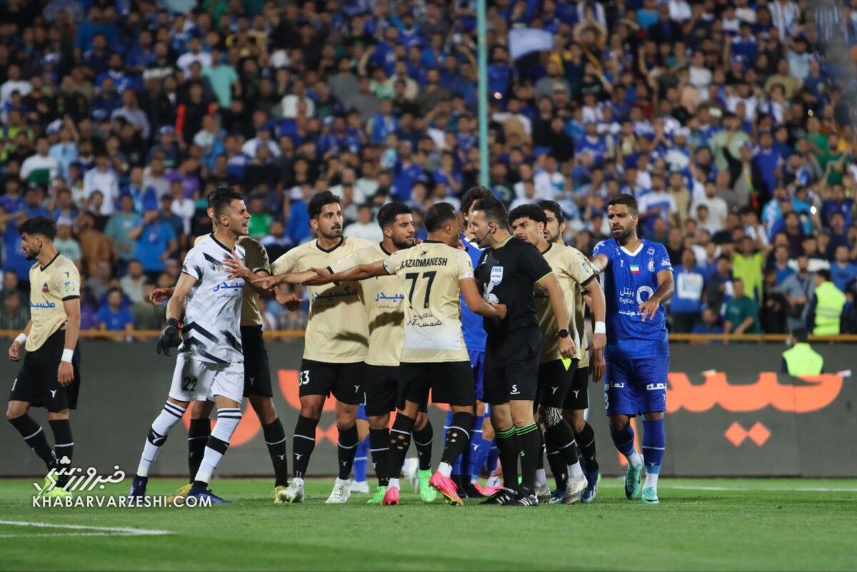 کارشناس داوری تصمیم مشکوک در بازی استقلال - شمسآذر/ محمد فنایی پاسخ داد؛ پنالتی تاثیرگذار درست بود؟ کارشناس داوری تصمیم مشکوک در بازی استقلال - شمسآذر/ محمد فنایی پاسخ داد؛ پنالتی تاثیرگذار درست بود؟