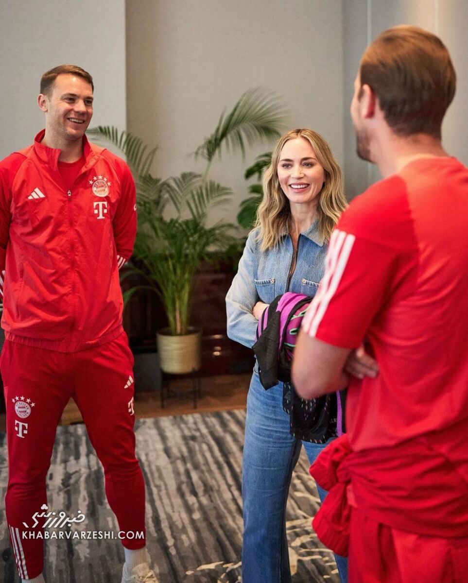 عکس| امیلی بلانت و رایان گاسلینگ توسط بایرنیها سورپرایز شدند