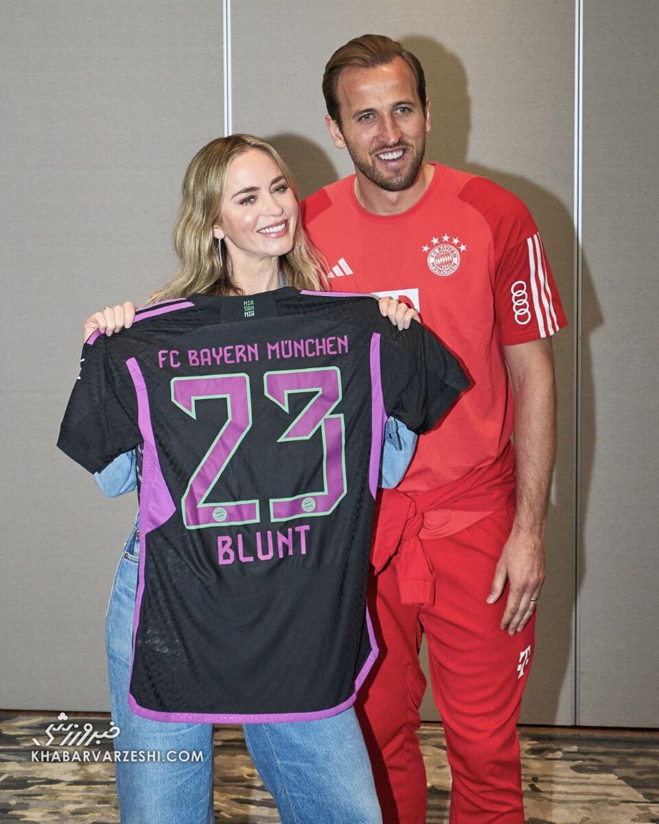 عکس| امیلی بلانت و رایان گاسلینگ توسط بایرنیها سورپرایز شدند