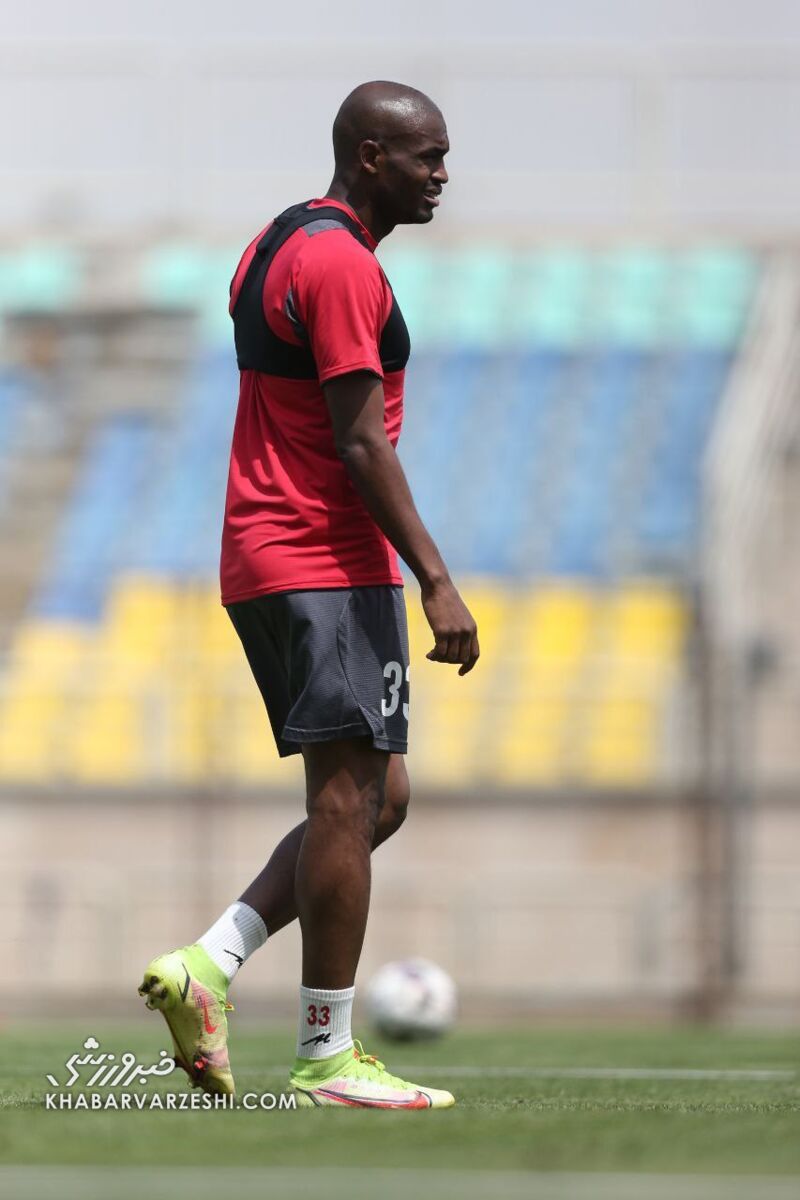 تصاویر| ۲ بانوی ورزشکار در تمرین پرسپولیس/ لایک ذخیرههای بیرانوند!