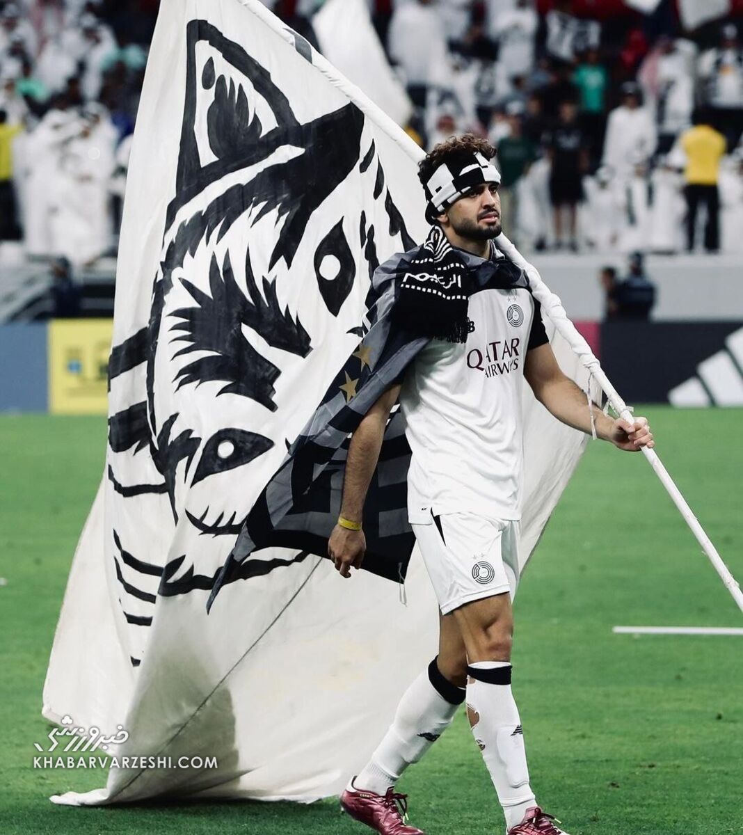 عکس| مدافع تیم ملی در جشن قهرمانی سامورایی شد