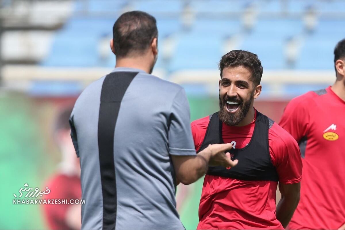 عکس| حال و هوای متفاوت پرسپولیسیها وقتی پول رسید! عکس| حال و هوای متفاوت پرسپولیسیها وقتی پول رسید!