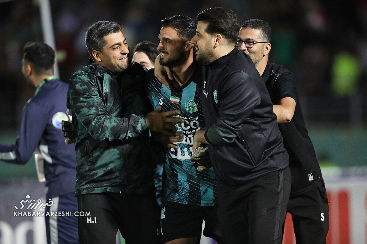 واکنش معنادار احمد گوهری به شکست پرسپولیس/ اقدام دروازهبان آلومینیوم جواب داد! +عکس واکنش معنادار احمد گوهری به شکست پرسپولیس/ اقدام دروازهبان آلومینیوم جواب داد! +عکس