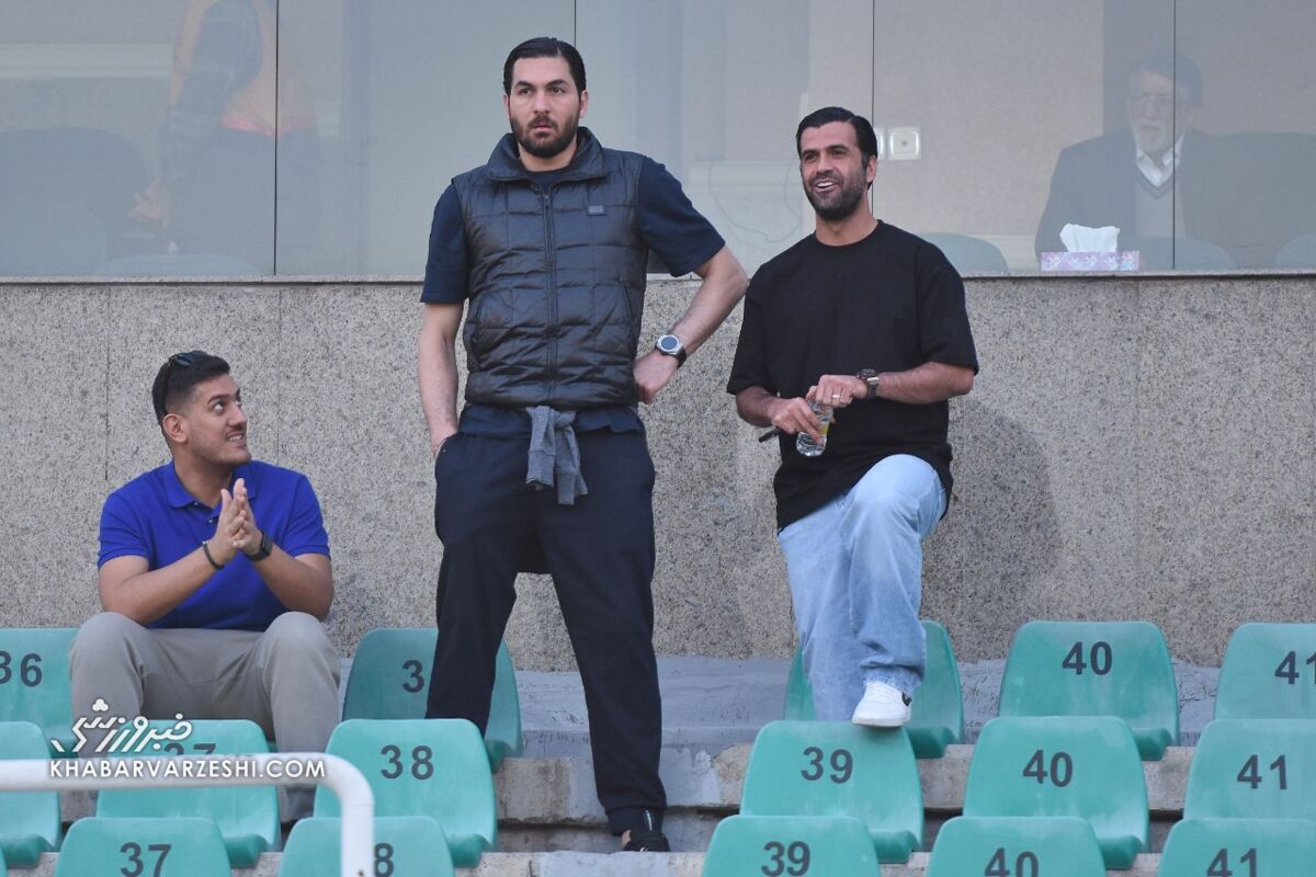 یک اتفاق عجیب برای گلر پرسپولیسی؛ حتی روی نیمکت هم جای نداری! یک اتفاق عجیب برای گلر پرسپولیسی؛ حتی روی نیمکت هم جای نداری!