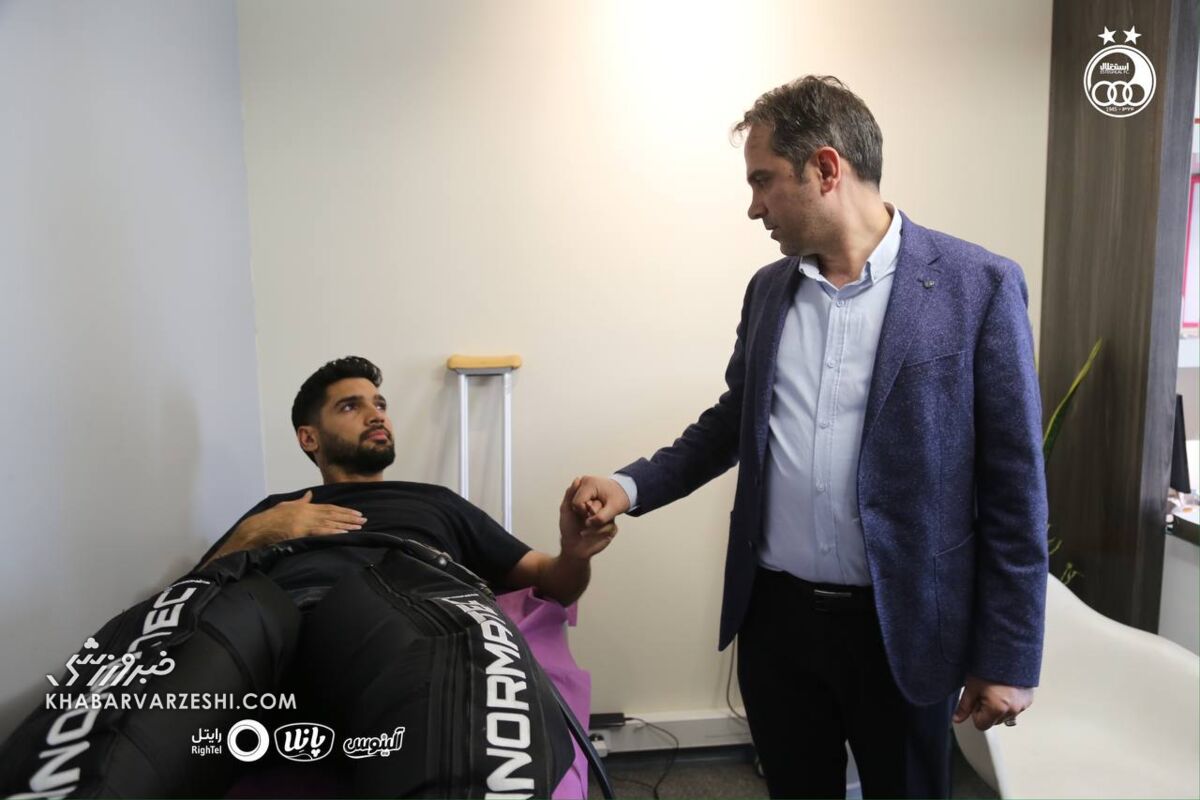 عکس| ملاقات خطیر با ستاره استقلال؛ امیدوارم هرچه زودتر ببینمت عکس| ملاقات خطیر با ستاره استقلال؛ امیدوارم هرچه زودتر ببینمت