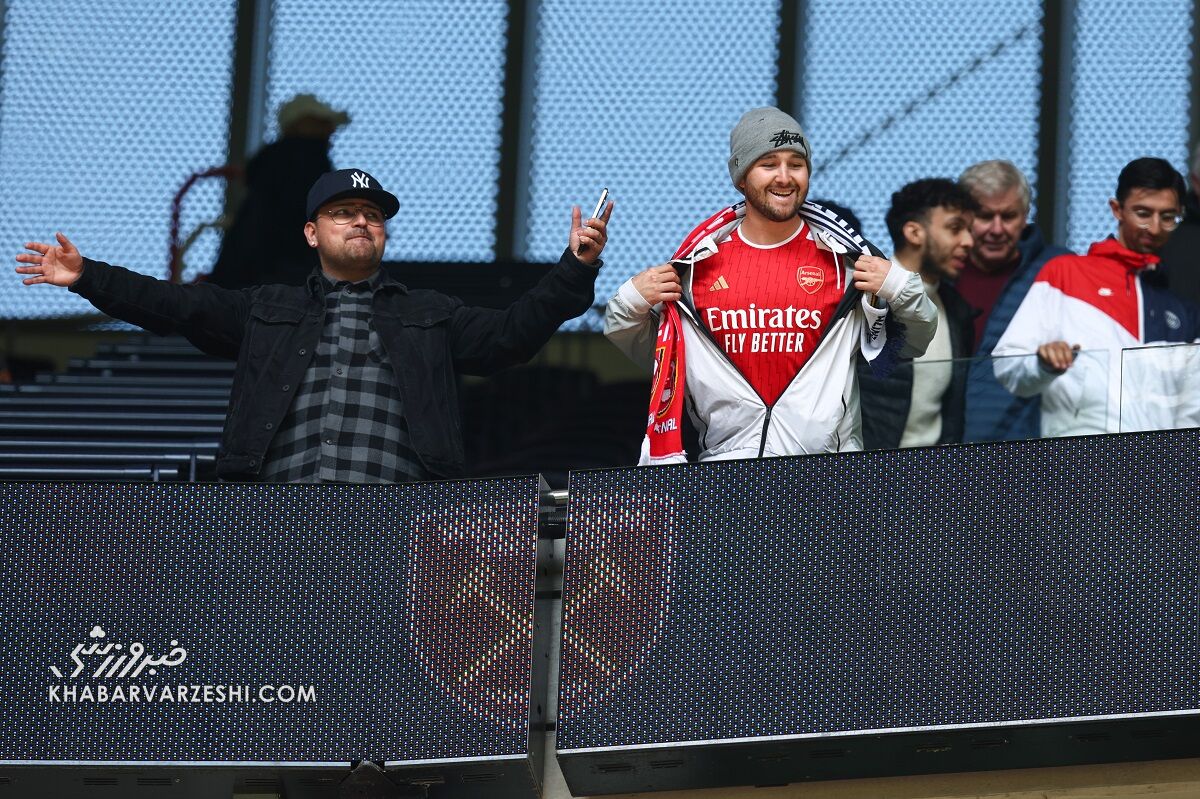 شجاعترین هوادار جهان؛ بلیت اشتباهی خرید و روی صندلی هواداران تیم رقیب نشست! +عکس