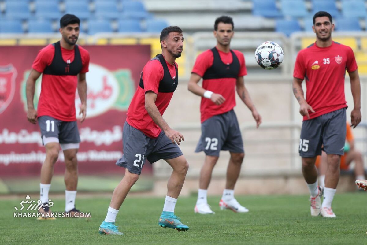 تمرین با روحیه پرسپولیس پیش از دیدار با سپاهان تمرین با روحیه پرسپولیس پیش از دیدار با سپاهان