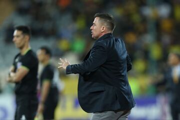 ویدیو| پس از فیلم منتشر شده از اوسمار، پرسپولیس اختیار نقل و انتقالات به او نمیدهد!