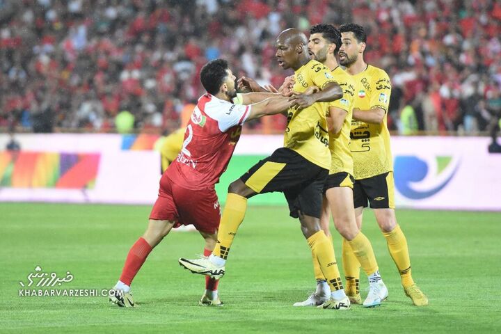 درگیری امید عالیشاه و برایان دابو؛ پرسپولیس - سپاهان