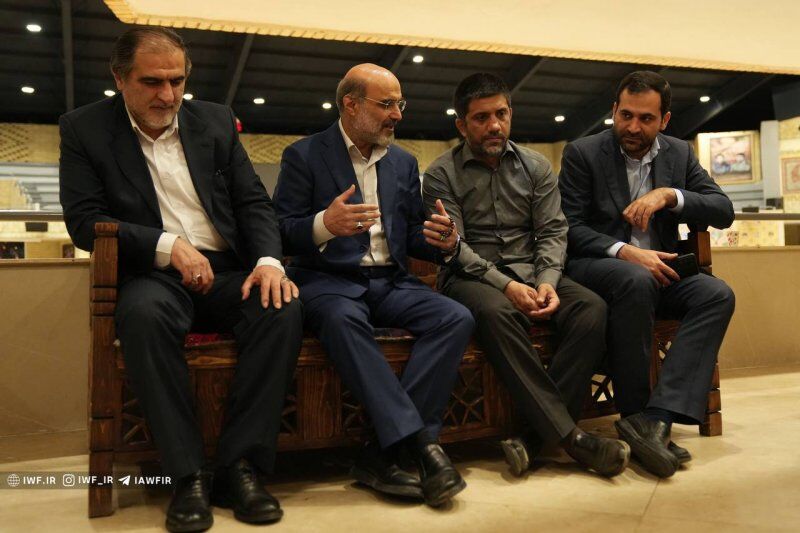 عکس| دیدار غیرمنتظره مالک جدید استقلال با علیرضا دبیر