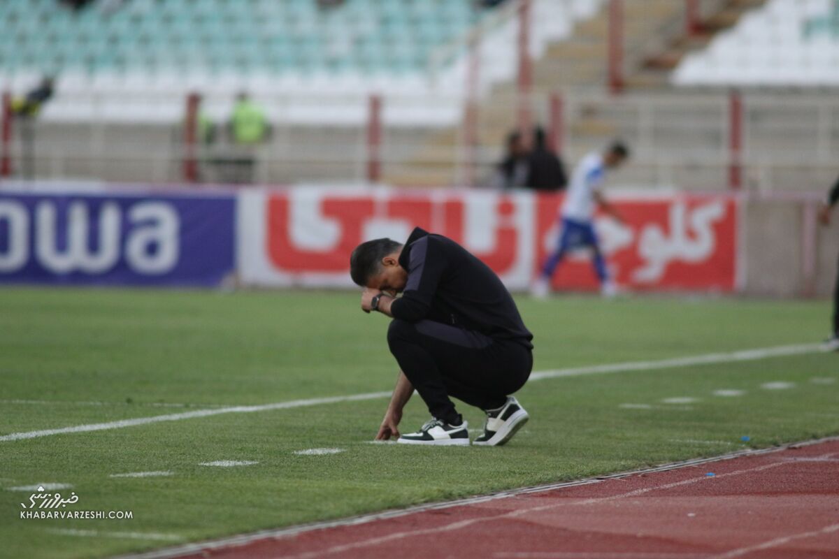 عکس ژست پشیمانی حمید مطهری در پی نتیجه بازی استقلال