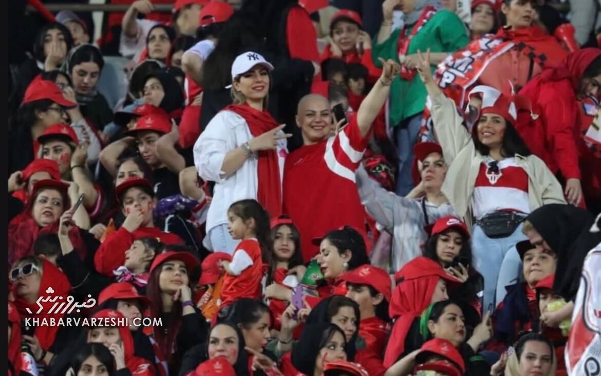 عکس| زن پرسپولیسی قبل از شیمیدرمانی تماشاگر الکلاسیکو شد