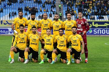 سپاهان تنها باشگاه ایرانی بدون نقص مدارک/ استقلال، پرسپولیس و تراکتور با جریمه مجوز گرفتند؛ بالاخره فوتبال حرفه‌ای می‌خواهیم یا نه؟!