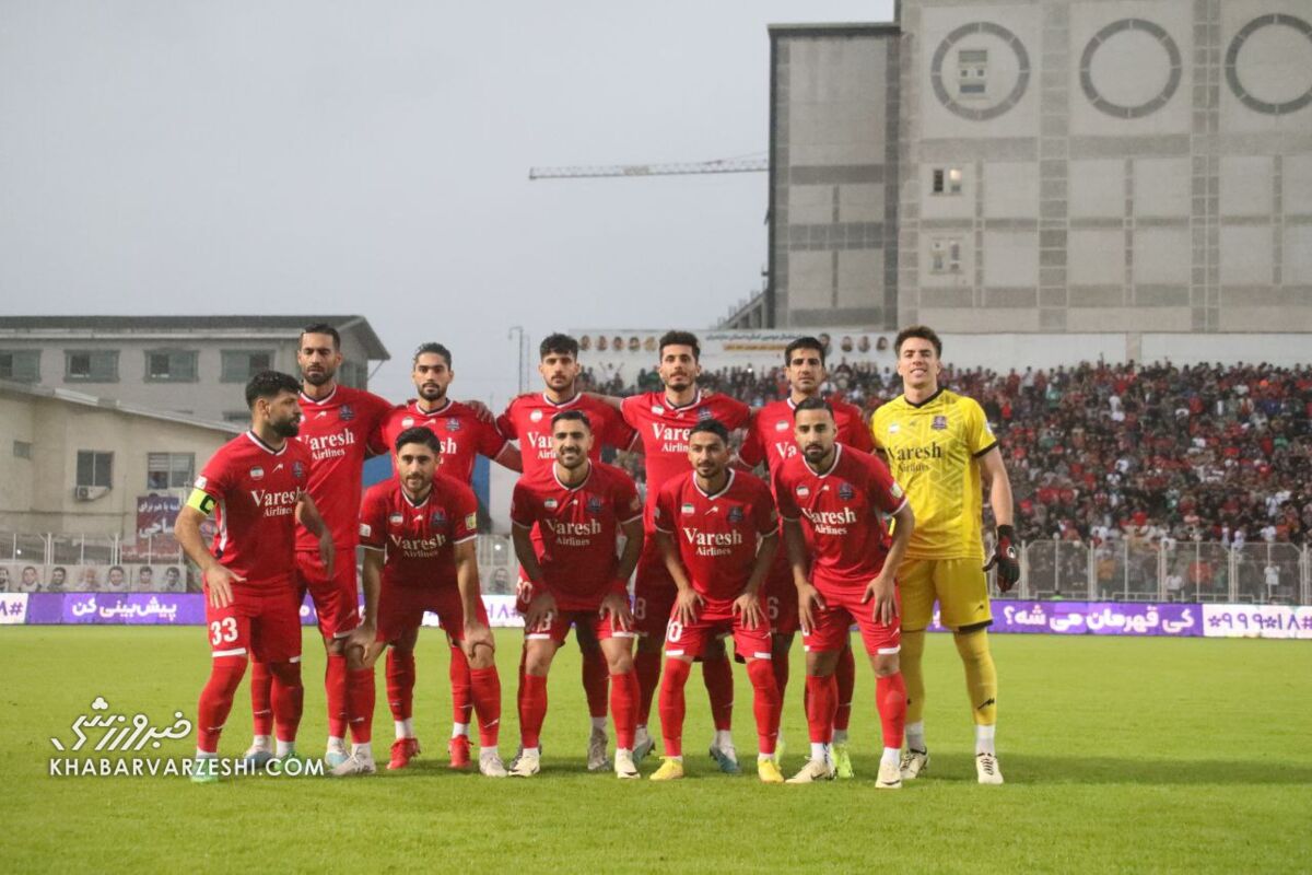 پرسپولیس ۱۰ نفره صدرنشین شد/ رقص لزگی سرخها در مازندران