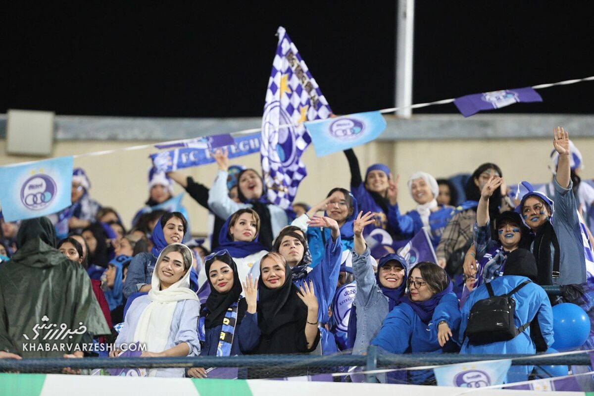 عکس| هلهله زنان استقلالی در شب دراماتیک آزادی