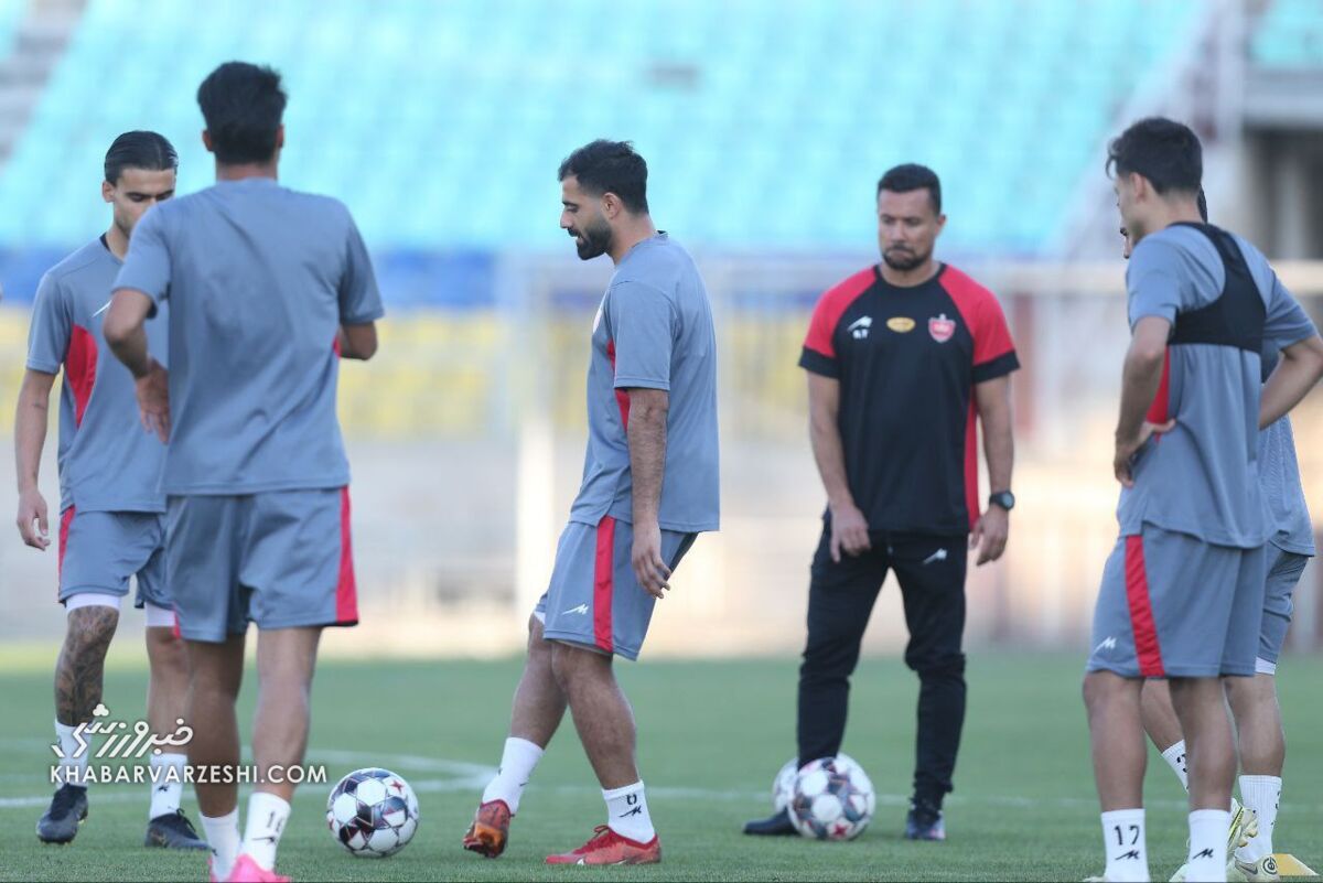 سیدجلال و اوسمار وسط کریخوانی پرسپولیسیها +تصاویر