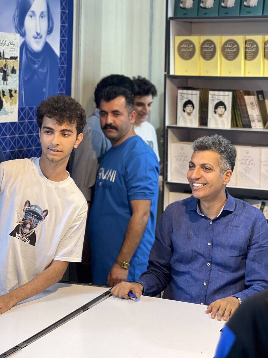 عکس| روز خاص عادل فردوسیپور کنار طرفدارانش