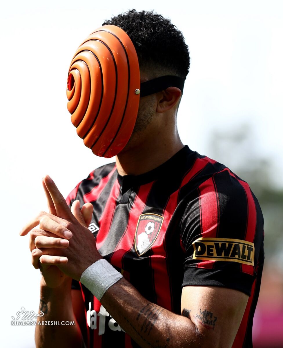 ضدحال به ستارهای که شادی خاص انجام داد/ خوشحالی با ماسک سوخت! +عکس