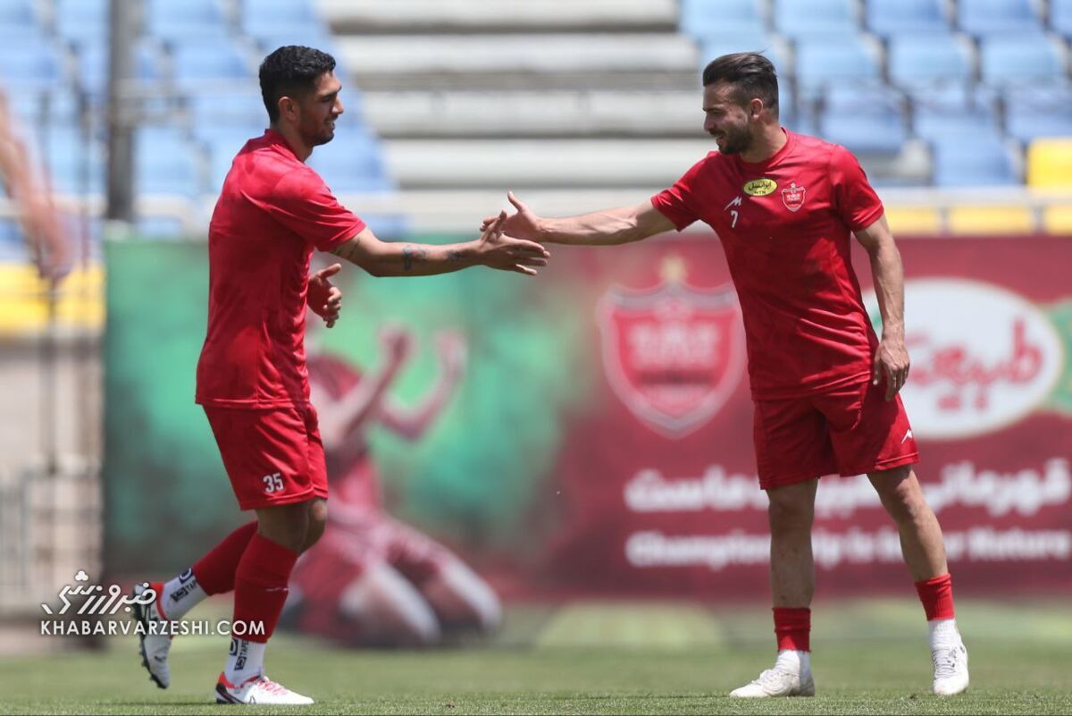 زانوی استقلال زمین بخورد، پرسپولیس هم زمین خواهد خورد!/ بازوبند کاپیتانی برای سروش رفیعی خوش یمن نبود/ چرا رضاییان باید همه پولش را یکجا بگیرد؟