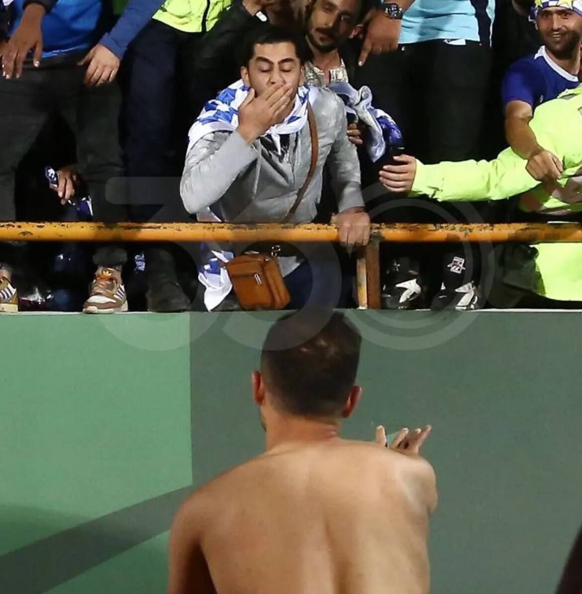 عکس| درخواست بامزه یک هوادار از ستاره استقلال