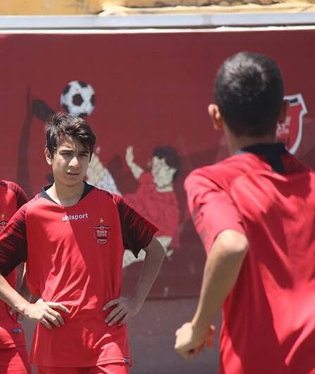 عکس| عجیب اما واقعی؛ حضور پسر دستیار جنجالی نکونام در پرسپولیس