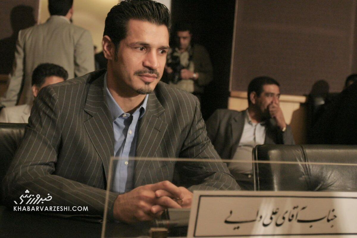 عکس| روزی که علی دایی از محمد خاتمی نشان لیاقت گرفت