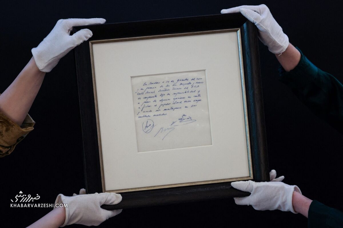 حراج قرارداد لیونل مسی روی دستمال کاغذی