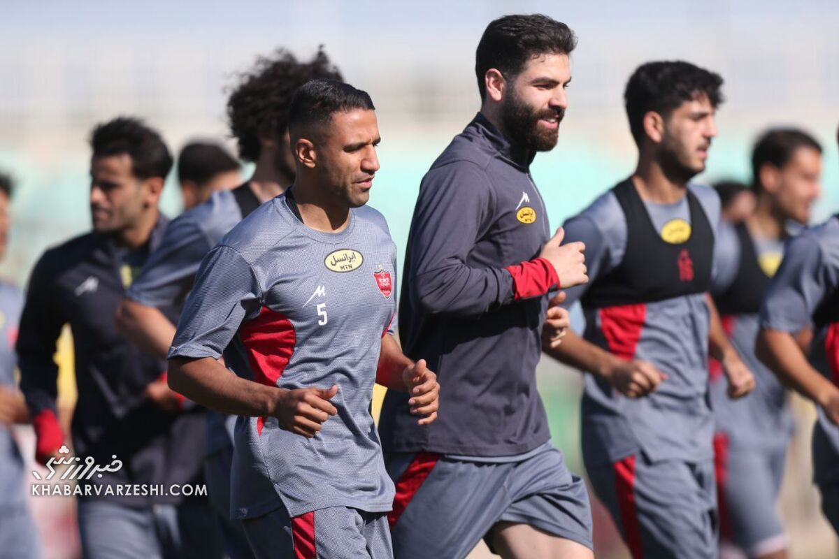 بازیکنان پرسپولیس چه فیلمی را تماشا کردند/ همه حضور داشتند جز یک نفر! +تصاویر