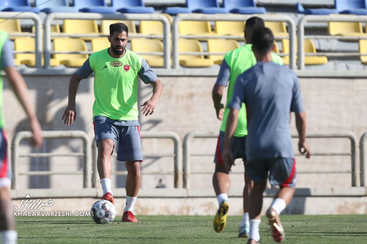 بازیکنان پرسپولیس چه فیلمی را تماشا کردند/ همه حضور داشتند جز یک نفر! +تصاویر