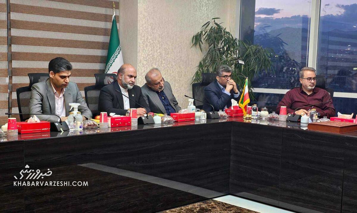 دیدار مدیرعامل و اعضای هیئت مدیره پرسپولیس با مدیرعامل بانک شهر +تصاویر